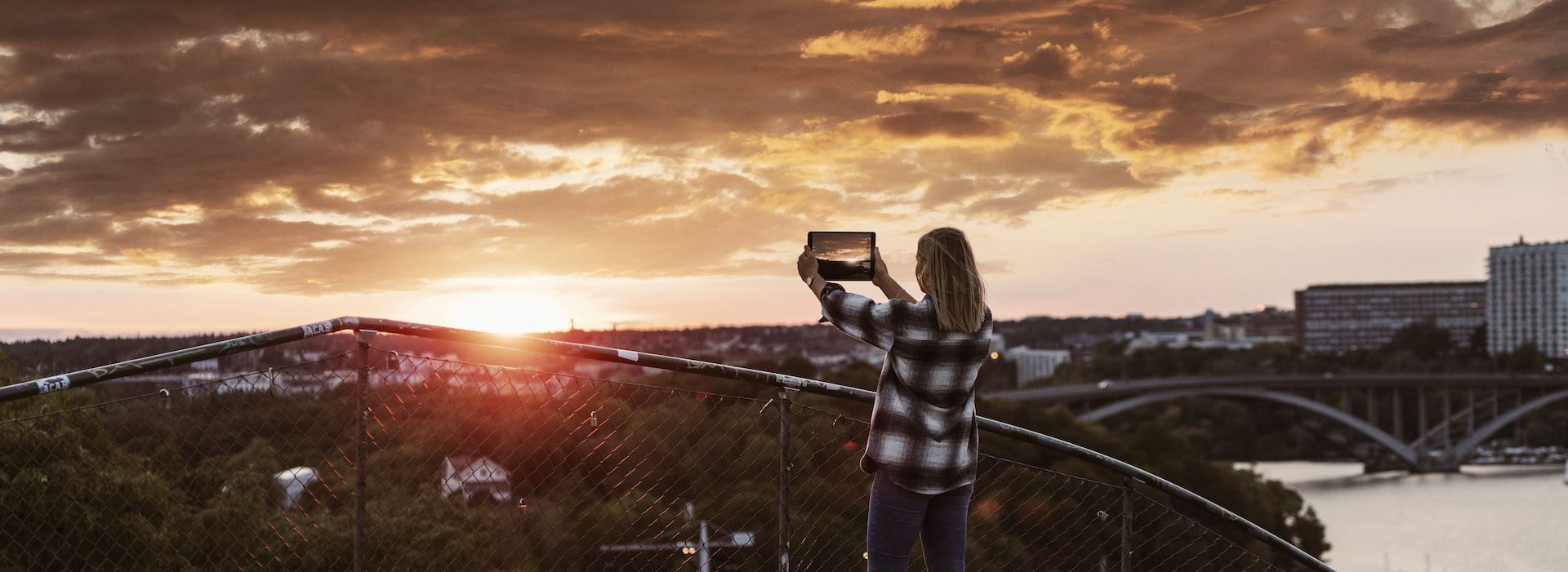 UP Hero 1920x700 city skyline